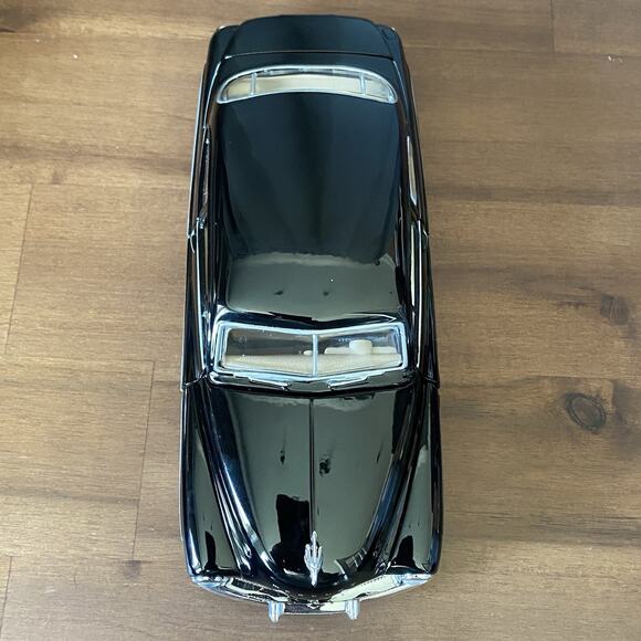 Motormax 1949 Mercury Diecast Model Car Black 1:24 Scale - Picture 7 of 10